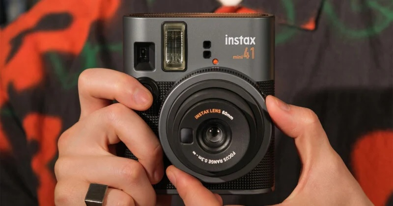 Fujifilm представила камеру мгновенной печати Instax mini 41 с повышенным качеством селфи и крупных планов